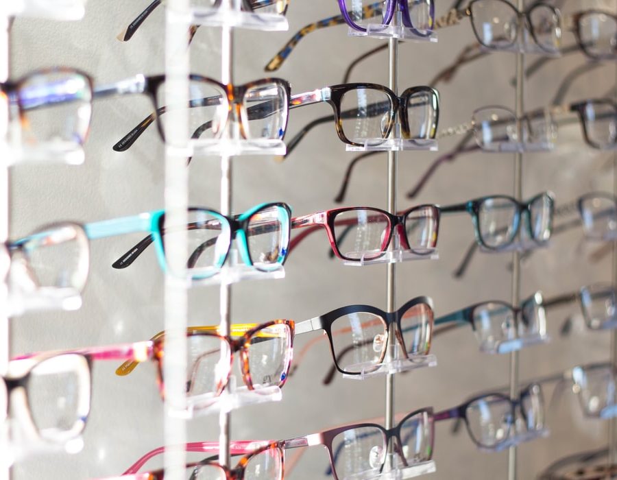 Simptome care arata ca aveti nevoie de ochelari